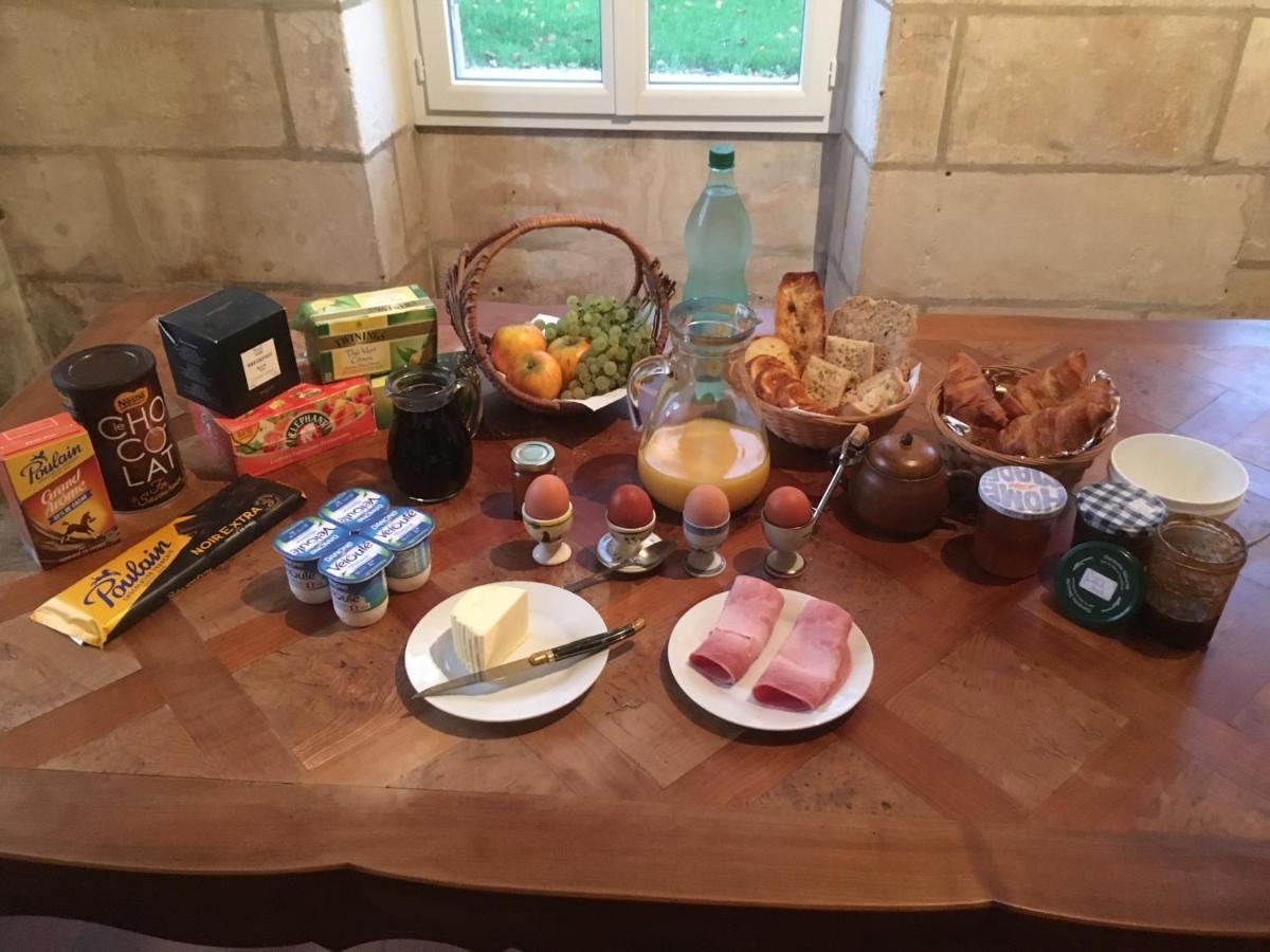 Chez Savary Varzay Bagian luar foto